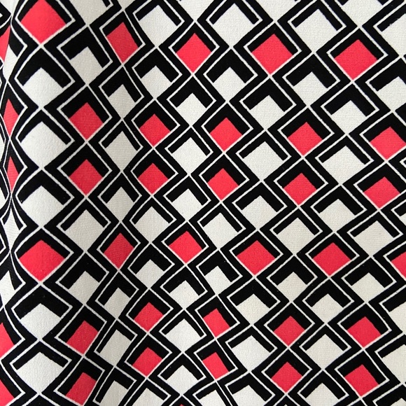 WORTHINGTON BLACK/WHITE/CORAL GEOMETRIC PATTERN BLOCKED TOP, LARGE - Picture 4 of 9